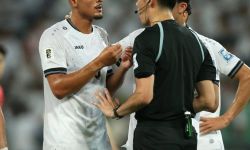 "فيفا" يعاقب علي الحمادي بالإيقاف لمباراتين